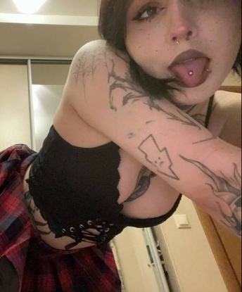 Я креативная девушка, с опытом, готовая исполнить все твои сокровенные желания. Позволь мне окунуть тебя в мир абсолютного наслаждения и страсти. У меня есть все, чтобы сделать нашу встречу незабываемой: красивое тело, нежные руки и безудержная фантазия. В Москве я живу и готова порадовать тебя своими профессиональными услугами. Посмотри мои фото, прочитай отзывы – они говорят сами за себя. Гарантирую анонимность, конфиденциальность и полное удовлетворение. Жду тебя, мой раскрепощенный дружок! 😉🌹🔥🔞🔥🌹😉 1490, 21 год