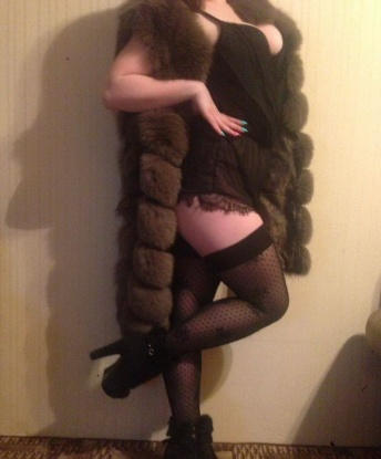 Встречи со мной – это настоящий оазис наслаждения и релаксации. Я обладаю безукоризненной внешностью и изящной фигурой. Мои услуги включают классический и эротический массаж, оральный и классический секс, ролевые игры и многое другое. Мой опыт и чуткость позволяют мне создать незабываемую атмосферу, в которой вы сможете полностью расслабиться и отдохнуть. У меня есть фотографии, подтверждающие мою красоту и сексуальность. Я живу в Москве и готова встретиться с вами в любое время. Позвольте себе настоящий праздник для души и тела, и я сделаю все возможное, чтобы вы почувствовали себя особенными. 🌹💋🔥 15445, 21 год