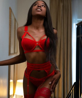 Огненная шатенка приглашает в гости и обещает страстные ласки и незабываемый отдых. Готова погрузить тебя в мир наслаждения и удовольствия. Ты не пожалеешь! 3049, 19 лет