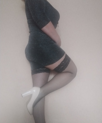 Милая и игривая блондинка готова подарить тебе незабываемые моменты. Жду тебя в гости для незабываемого вечера вдвоем. 5979, 43 года