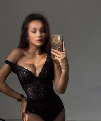 Интимные встречи с опытной и раскрепощенной дамой. Готова подарить тебе море наслаждения и удовольствия. Никаких запретов и комплексов, только ты и я. 6671, 18 лет